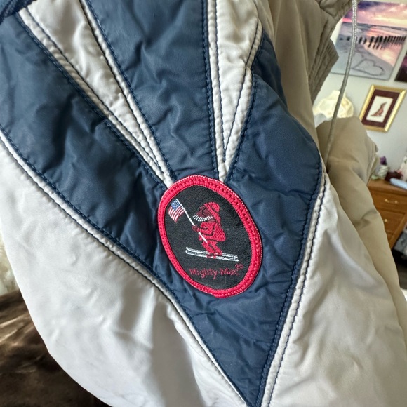 Awesome vintage ski jacket. - Picture 3 of 9